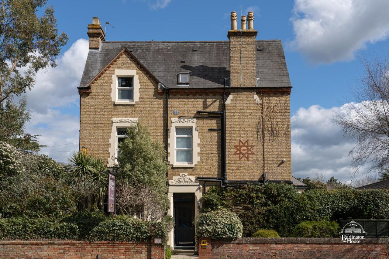 オックスフォード Burlington House Boutique Bed & Breakfast エクステリア 写真 The former station building