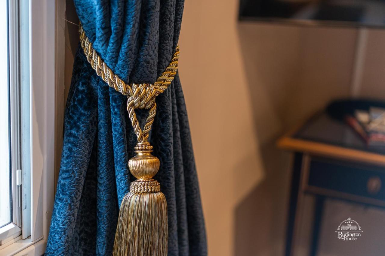 オックスフォード Burlington House Boutique Bed & Breakfast エクステリア 写真 A curtain tieback