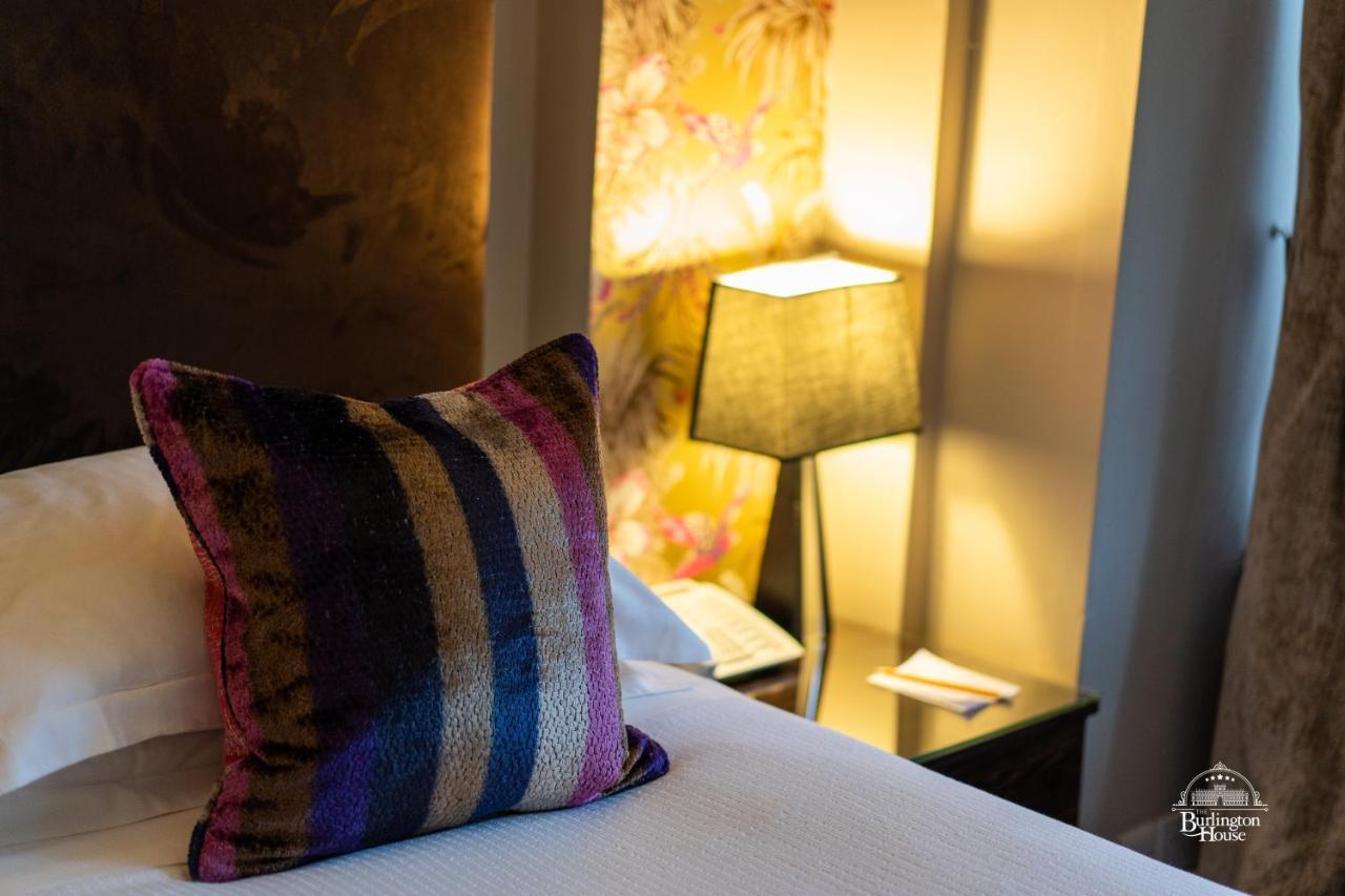オックスフォード Burlington House Boutique Bed & Breakfast エクステリア 写真 A throw pillow