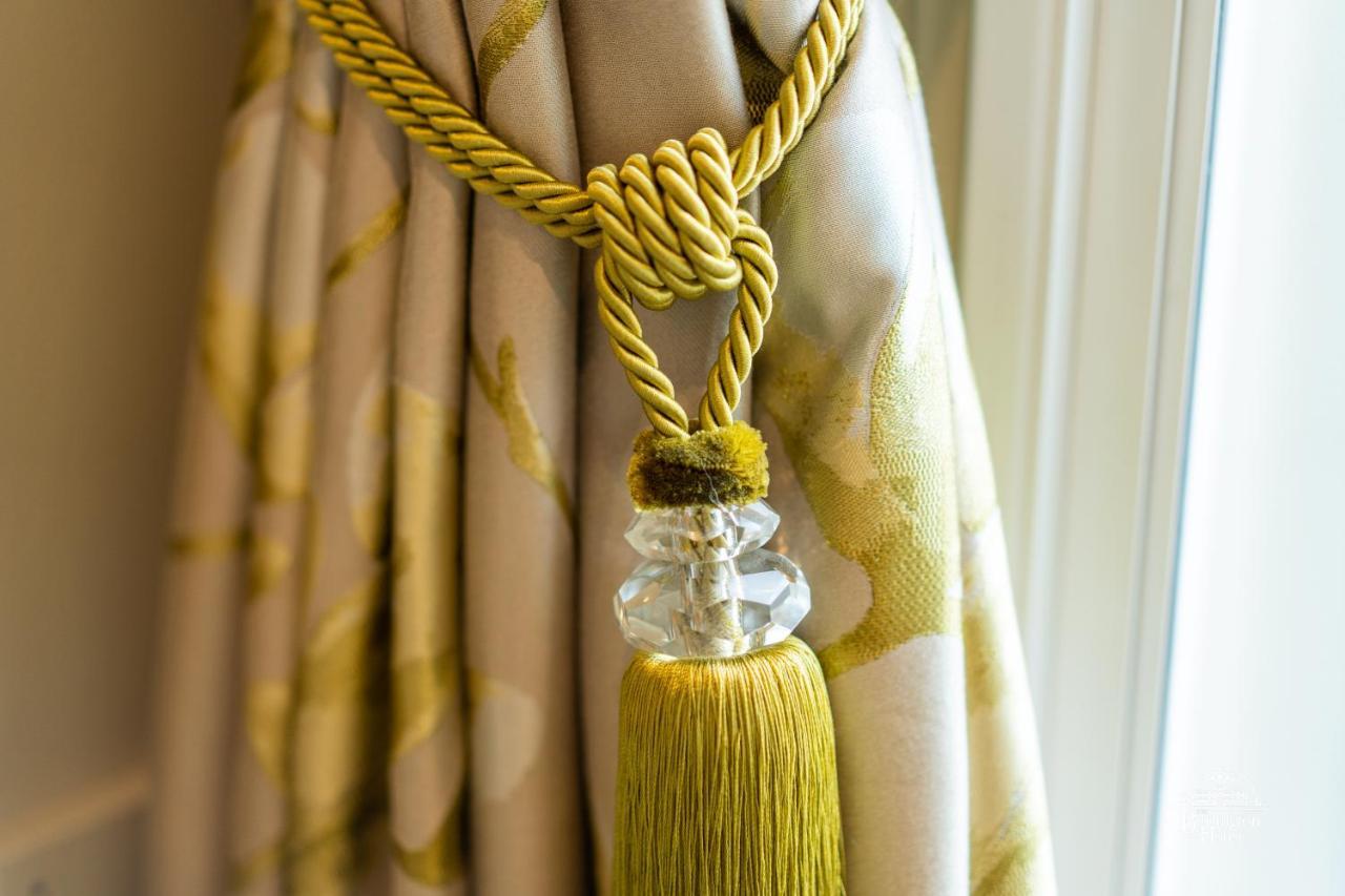 オックスフォード Burlington House Boutique Bed & Breakfast エクステリア 写真 A curtain tieback