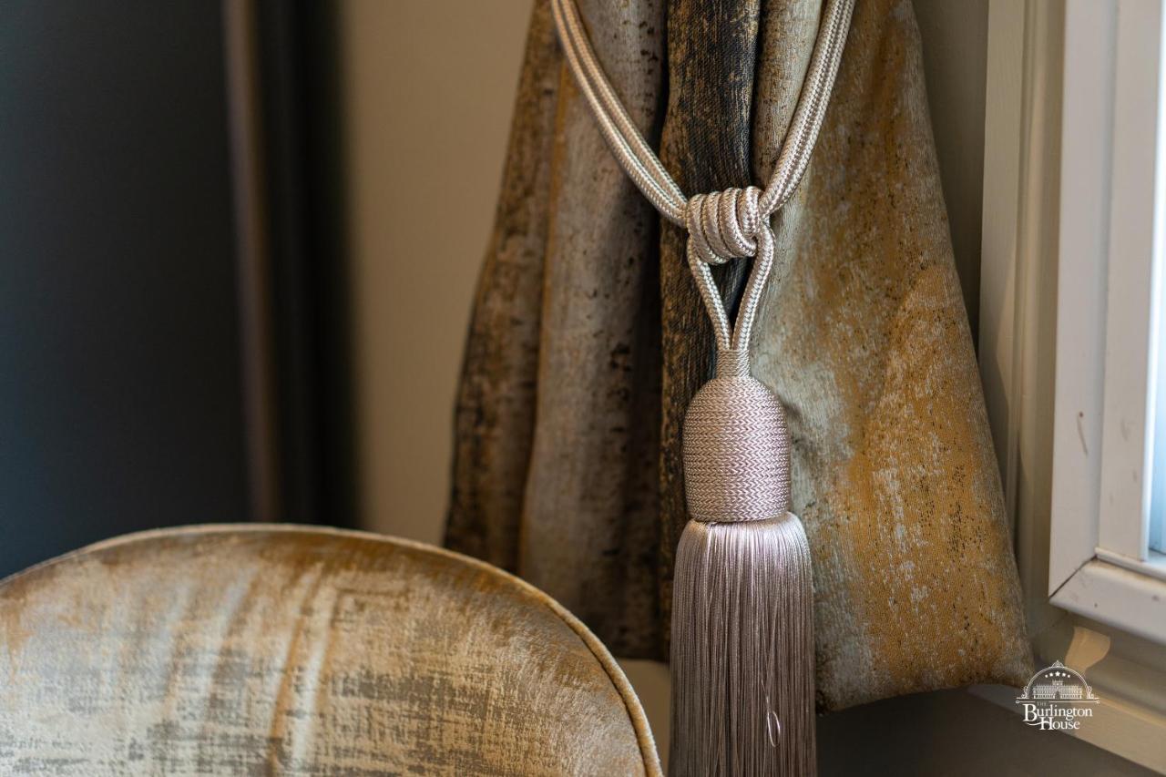 オックスフォード Burlington House Boutique Bed & Breakfast エクステリア 写真 A curtain tieback