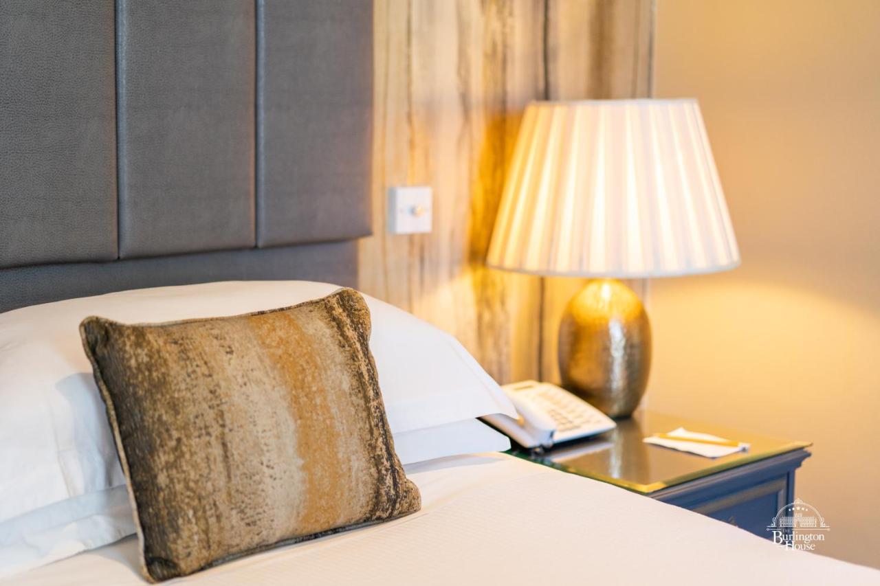 オックスフォード Burlington House Boutique Bed & Breakfast エクステリア 写真 A lamp on a bedside table