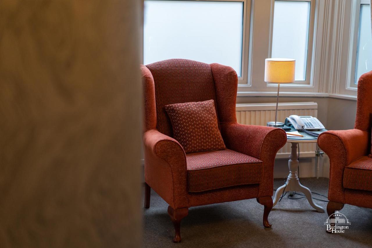 オックスフォード Burlington House Boutique Bed & Breakfast エクステリア 写真 A wing chair