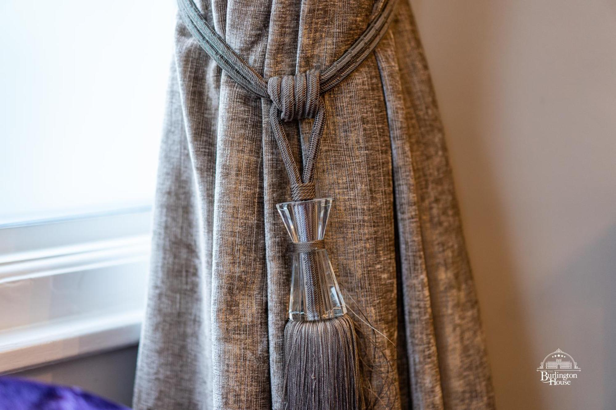 オックスフォード Burlington House Boutique Bed & Breakfast 部屋 写真 A curtain tieback