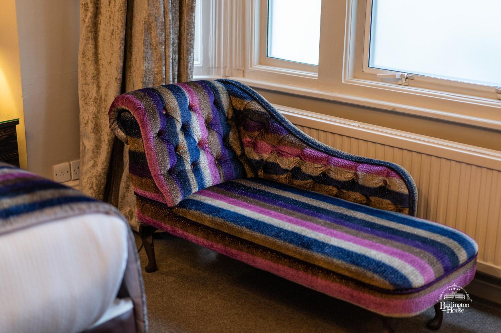 オックスフォード Burlington House Boutique Bed & Breakfast 部屋 写真 A modern chaise longue