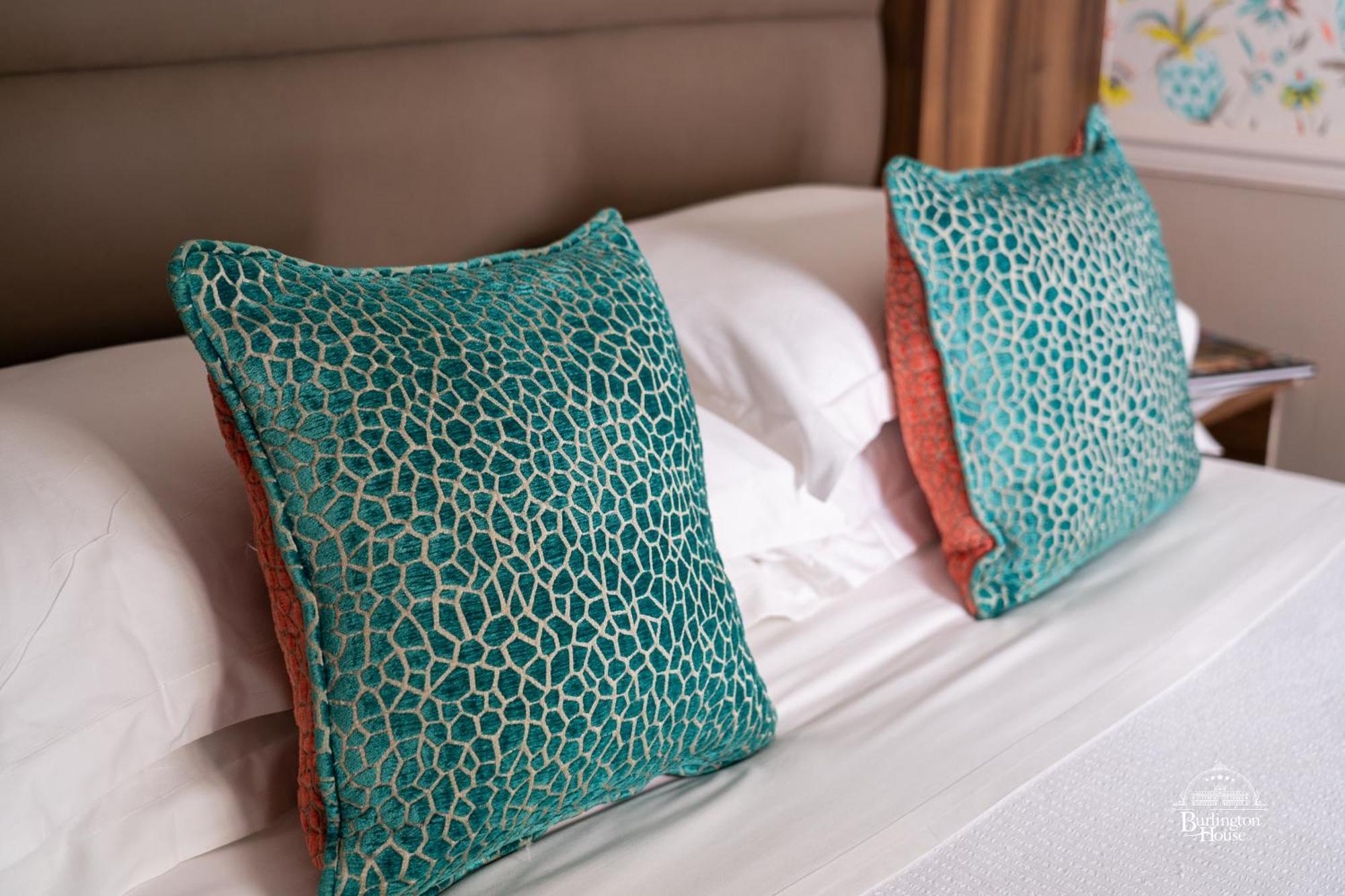オックスフォード Burlington House Boutique Bed & Breakfast 部屋 写真 Cushions made from genuine stingray leather